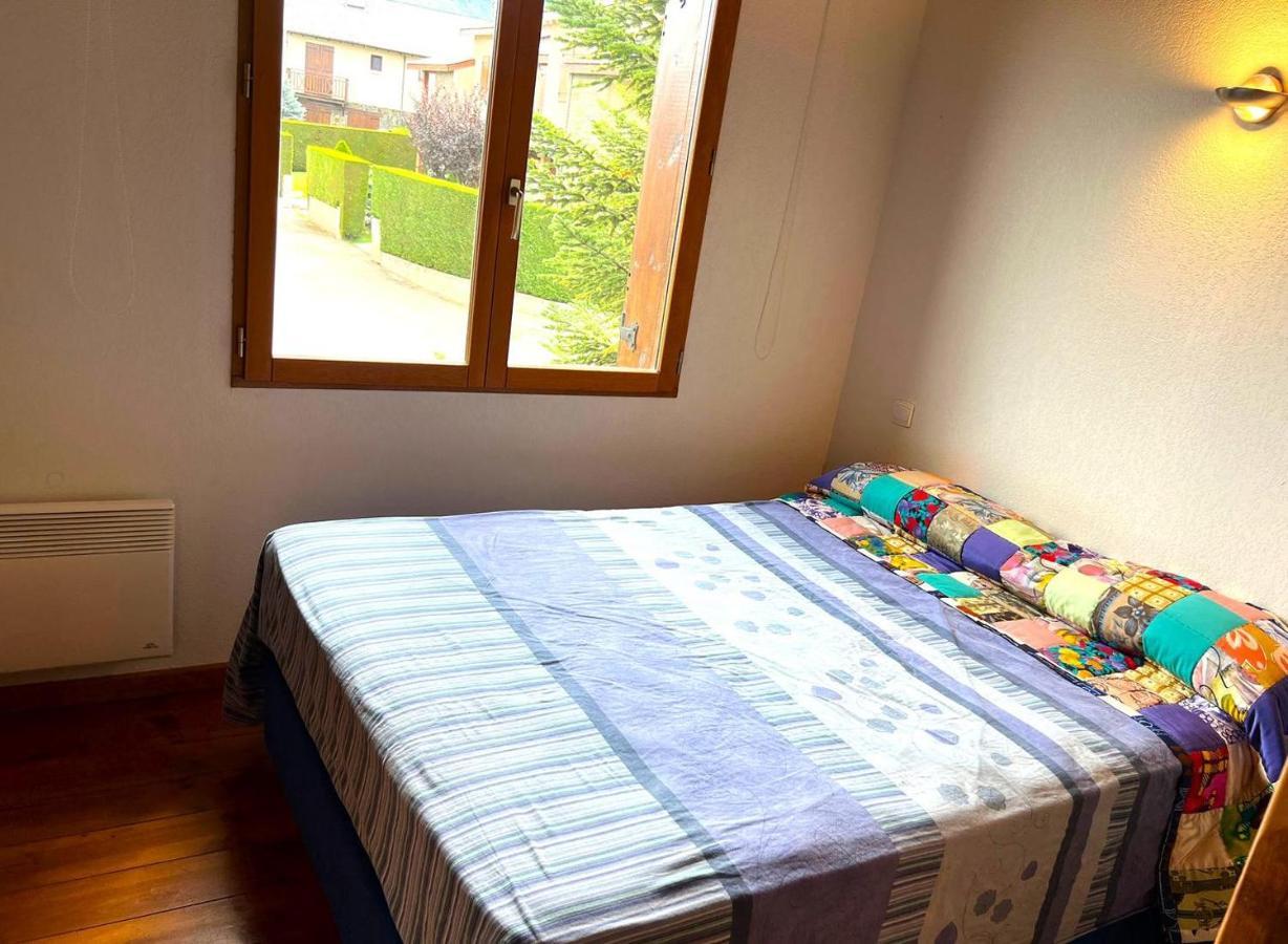 Casa Adosada Para Familias En Santa Leocadia Sainte-Leocadie ภายนอก รูปภาพ
