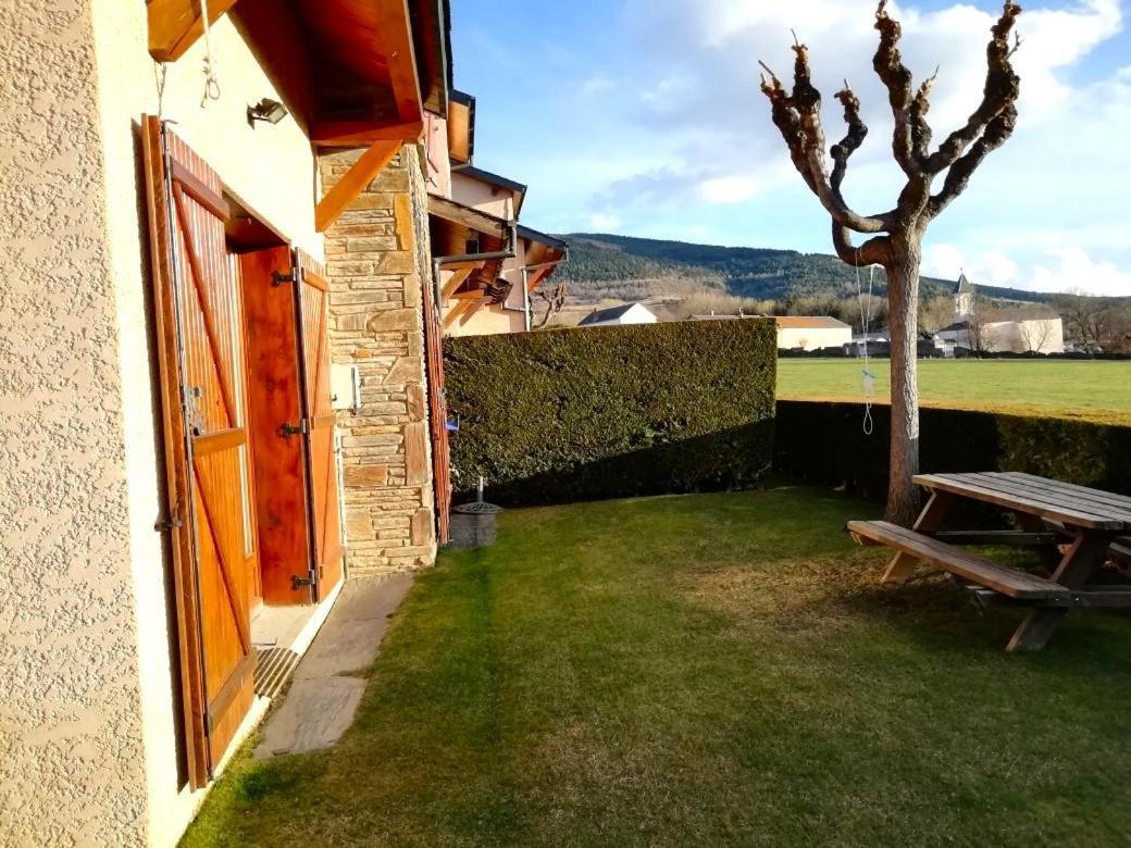 Casa Adosada Para Familias En Santa Leocadia Sainte-Leocadie ภายนอก รูปภาพ